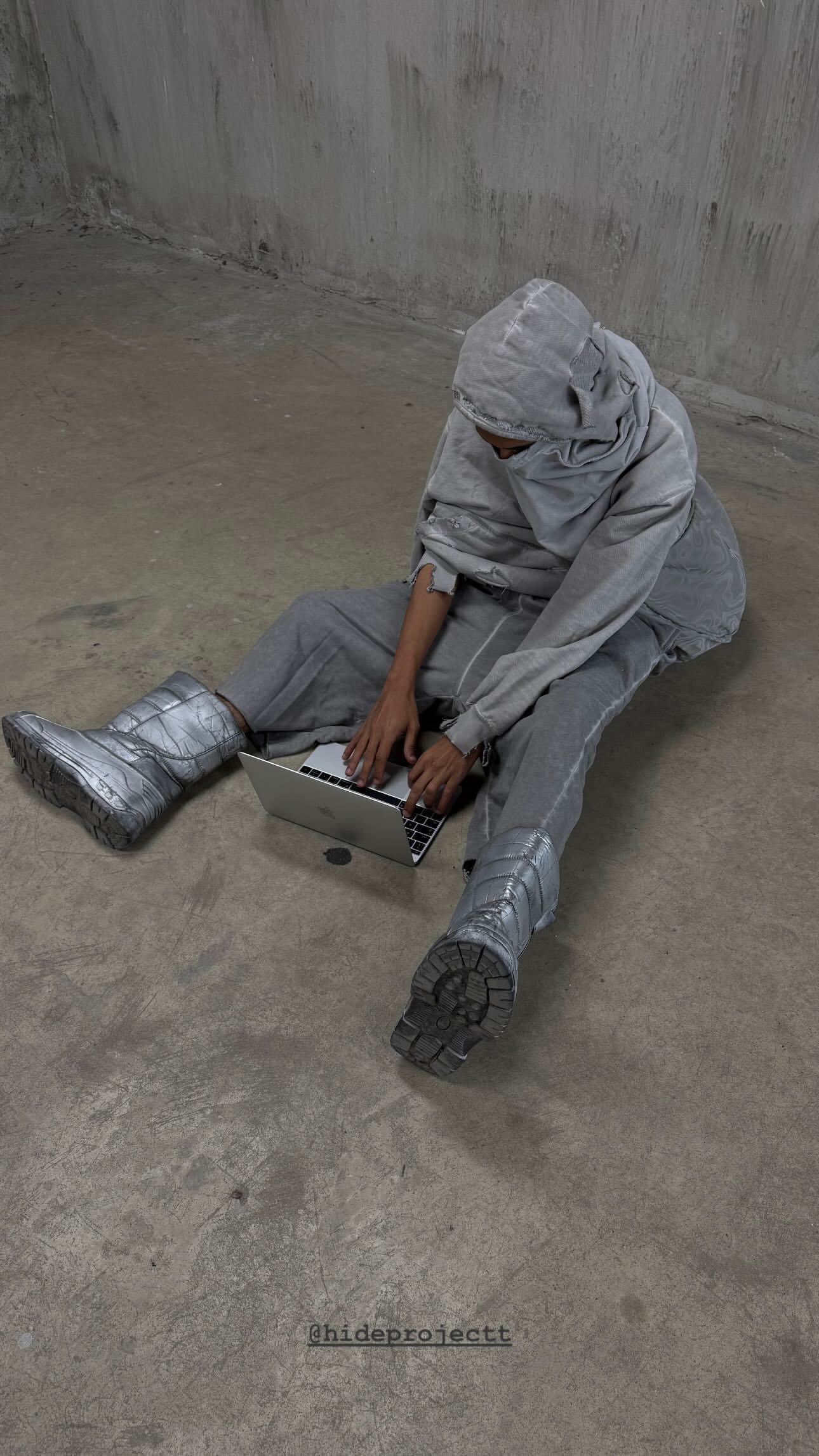 HP - DISTRESS HOODIE